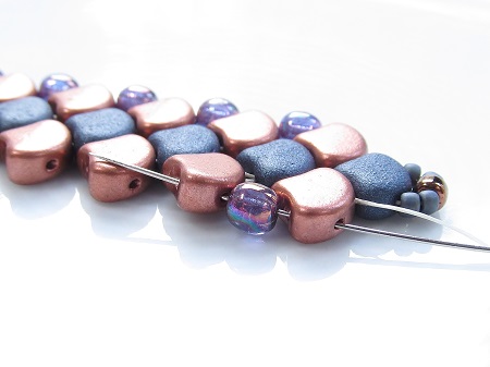 two seasons bracelet - complete turn and add 4 mm druk beads